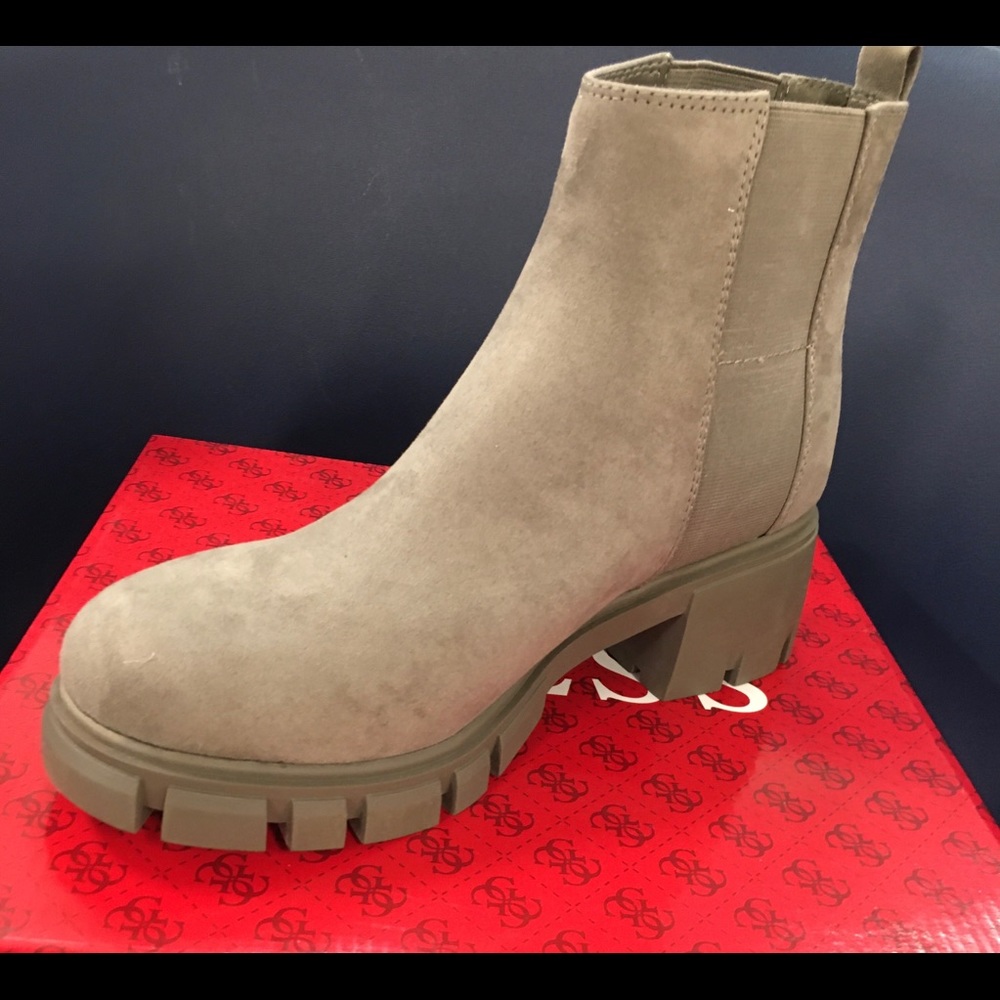 🤎🥾Guess Suede tan ankle Boots 🥾 - Picture 7 of 8